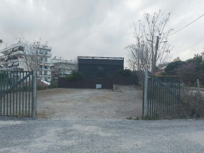 Την απείλησε ότι η ζωή της είναι λίγη και μετά πυροβόλησε δύο φορές με δίκαννο