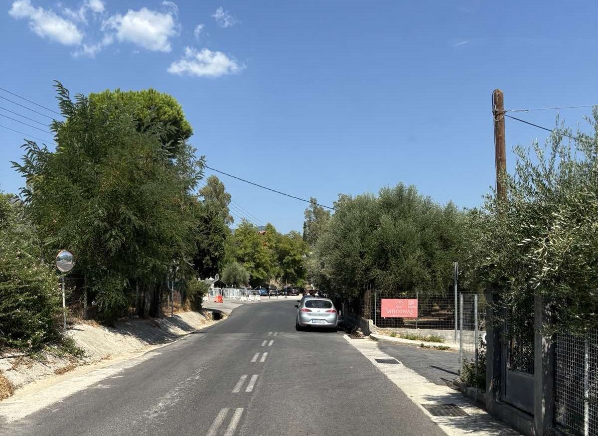 Κλειστό εντελώς  το ένα ρεύμα από παρκαρισμένα