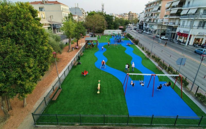 Σε λειτουργία η παιδική χαρά στο κέντρο της Καλαμάτας