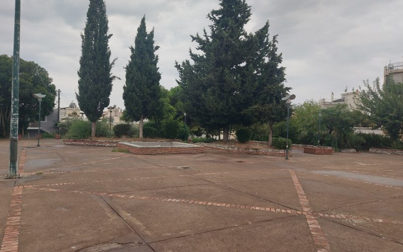 Αφημένη στην τύχη της  η πλατεία Ομήρων Γερμανίας