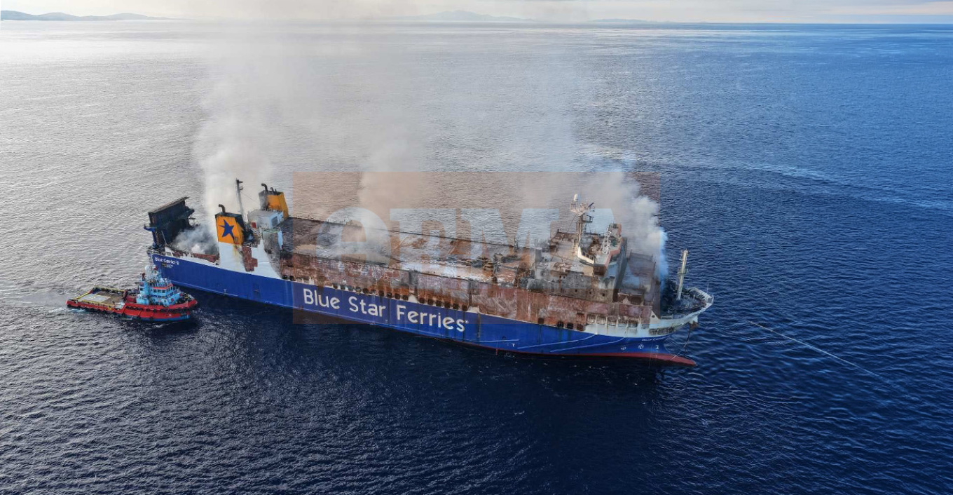 Ανοιχτά της Τήνου το Blue Carrier, έσβησε η φωτιά, παραμένουν υψηλές θερμοκρασίες στο εσωτερικό του