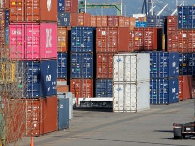 Οι ΗΠΑ επιβάλλουν επιπρόσθετους δασμούς 50% σε καναδικά προϊόντα