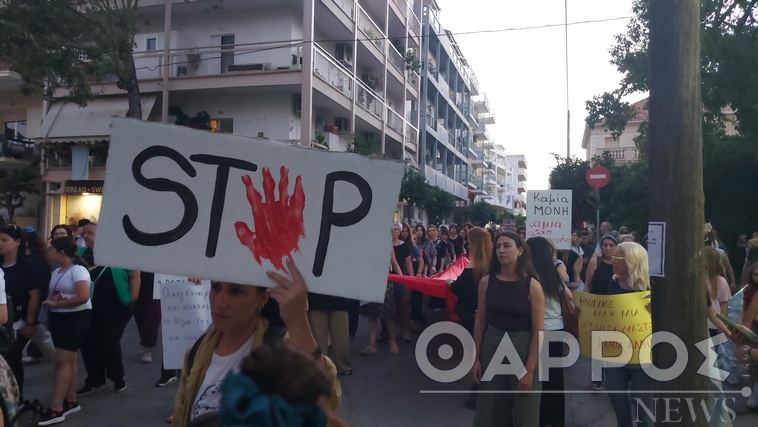 Αλέξης Χαρίτσης: «Πόσες ακόμη γυναίκες πρέπει να κινδυνεύσουν για να πει η κυβέρνηση τα πράγματα με το όνομά τους;»