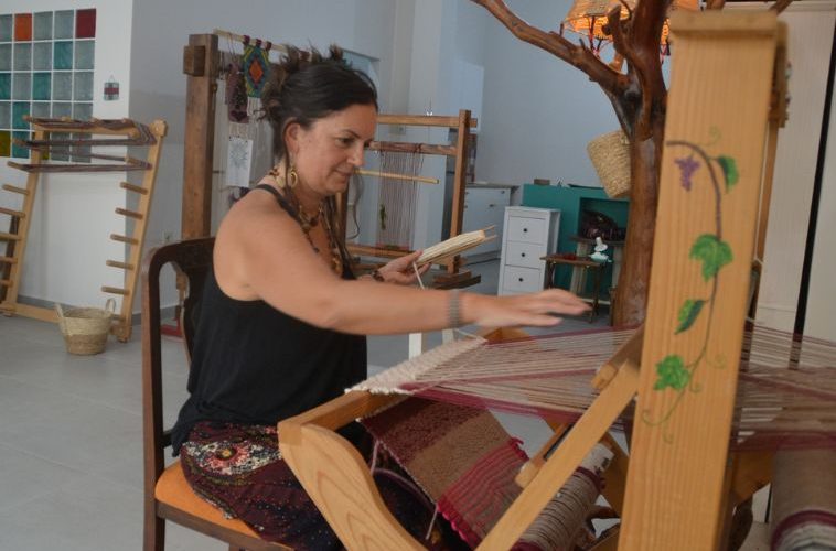 Στρατηγούλα Χειλά: «Η υφαντική είναι για μένα η πύλη που οδηγεί σε έναν ιδανικό κόσμο»