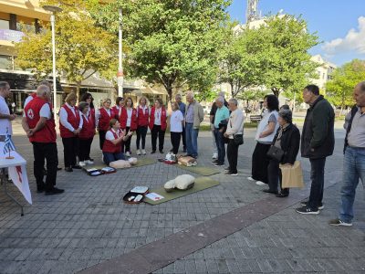 Παγκόσμια Ημέρα Επανεκκίνησης Καρδιάς: Μικροί και μεγάλοι έμαθαν στην Καλαμάτα για την ΚΑΡΠΑ και τους απινιδωτές