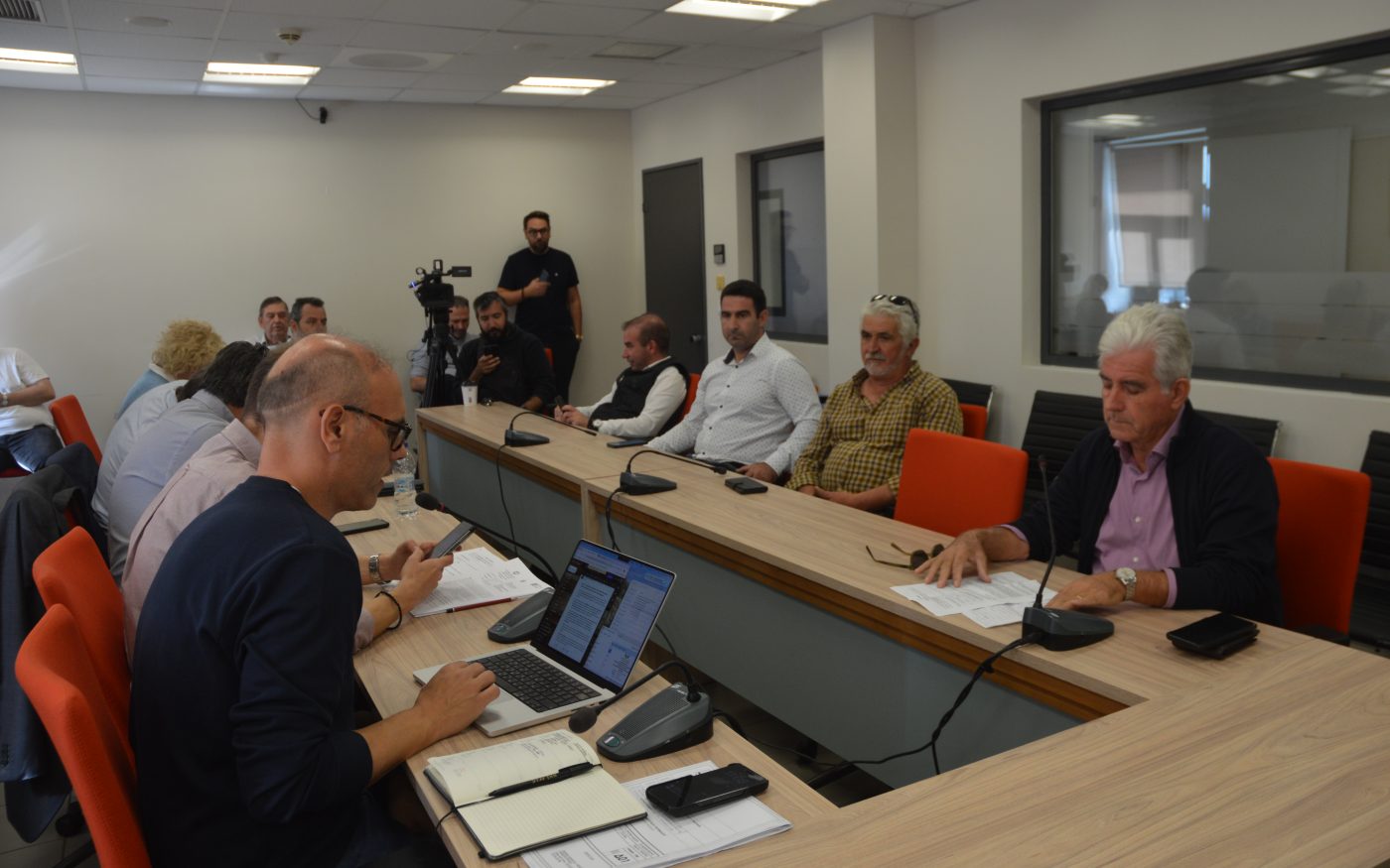 Χαρές για τις εξελίξεις με το Παλαί Ντε  Σπορ, αλλά και “ανησυχία” για το ιδιοκτησιακό