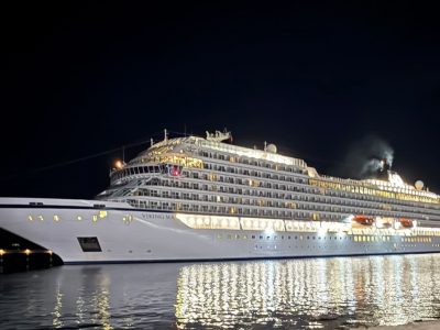 Το κρουαζιερόπλοιο «Viking Sea» με 898 επιβάτες στο λιμάνι της Καλαμάτας