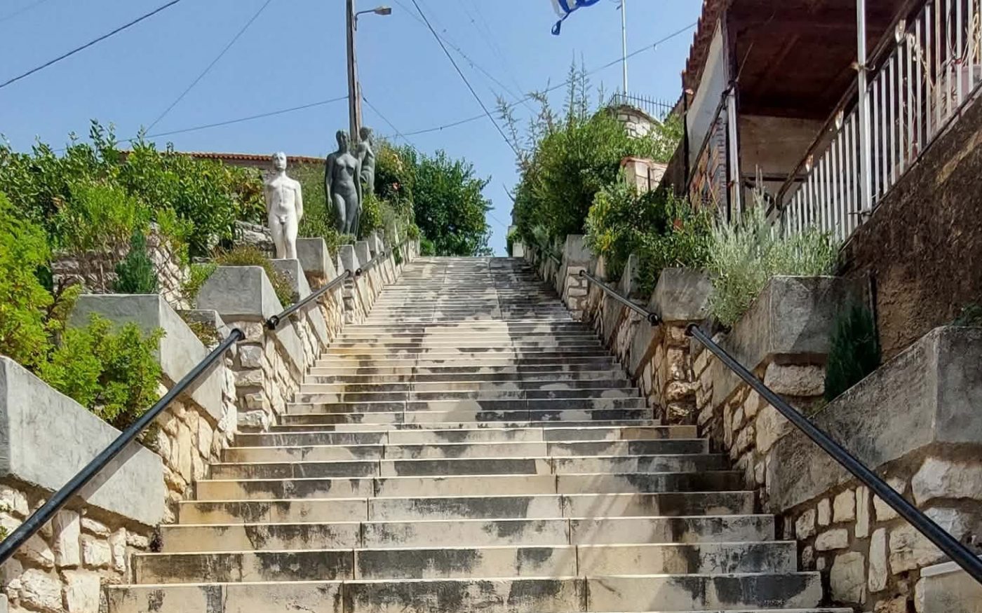 Σιδηρόκαστρο: Αίτημα σε ΥΠΠΟ για αποκατάσταση κλίμακας & συντήρηση αγαλμάτων