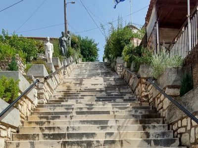 Σιδηρόκαστρο: Αίτημα σε ΥΠΠΟ για αποκατάσταση κλίμακας & συντήρηση αγαλμάτων