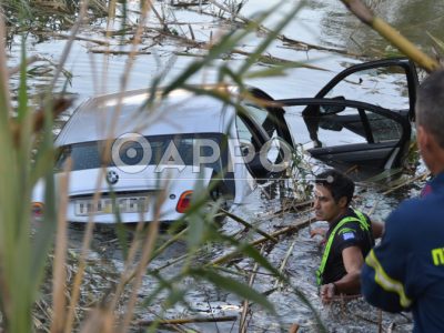 Αριοχώρι: Αυτοκίνητο έπεσε σε αρδευτικό κανάλι