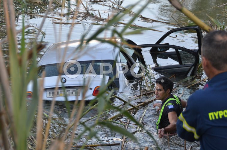 Αριοχώρι: Αυτοκίνητο έπεσε σε αρδευτικό κανάλι