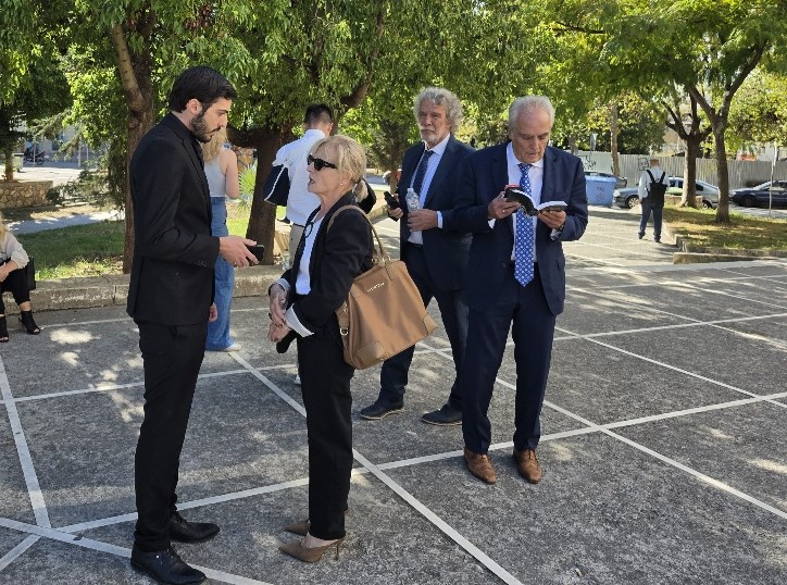 «Μπλόκο» των δικηγόρων στον έλεγχο  στην είσοδο του Δικαστικού Μεγάρου Καλαμάτας