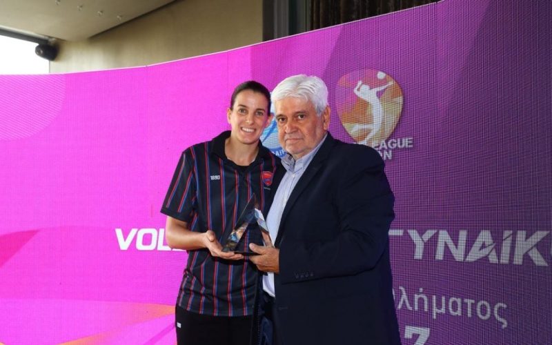 Η Ελληνική Ομοσπονδία Πετοσφαίρισης τίμησε την Ιωάννα Καρέλια για την προσφορά της στον ελληνικό αθλητισμό