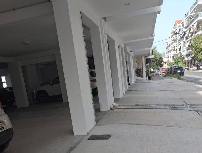 Δεν τηρείται η νομοθεσία για τις κλίσεις  των πεζοδρομίων τονίζει ο Βασίλης Τζαμουράνης