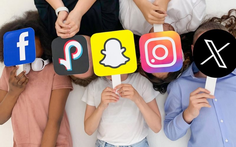 Από 1η Ιανουαρίου τέλος η χρήση των social media για ανήλικους κάτω των 15 ετών