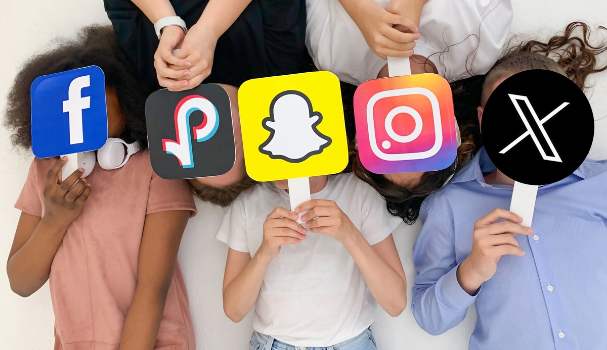 Από 1η Ιανουαρίου τέλος η χρήση των social media για ανήλικους κάτω των 15 ετών