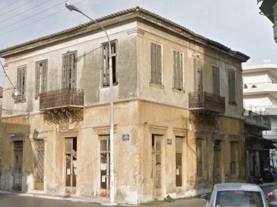 «Κατεδαφιζόμεθα»