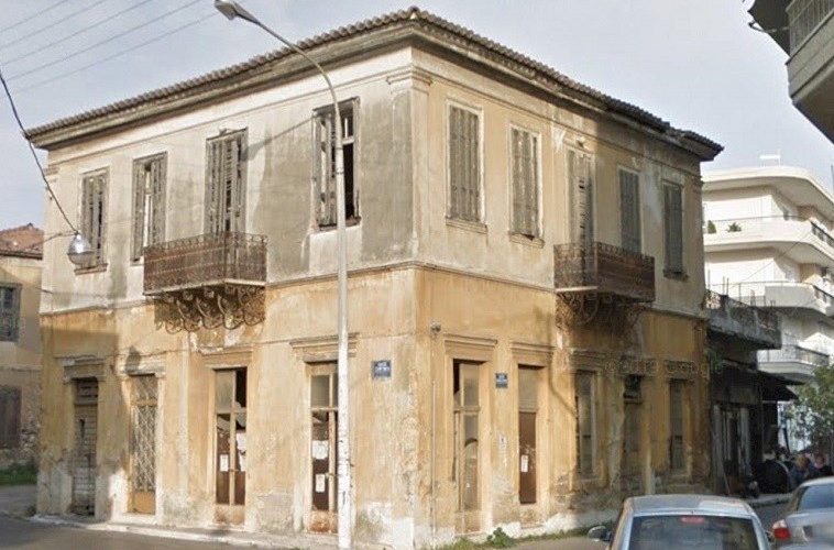 «Κατεδαφιζόμεθα»