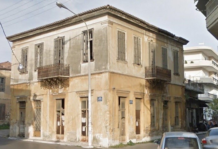 «Κατεδαφιζόμεθα»